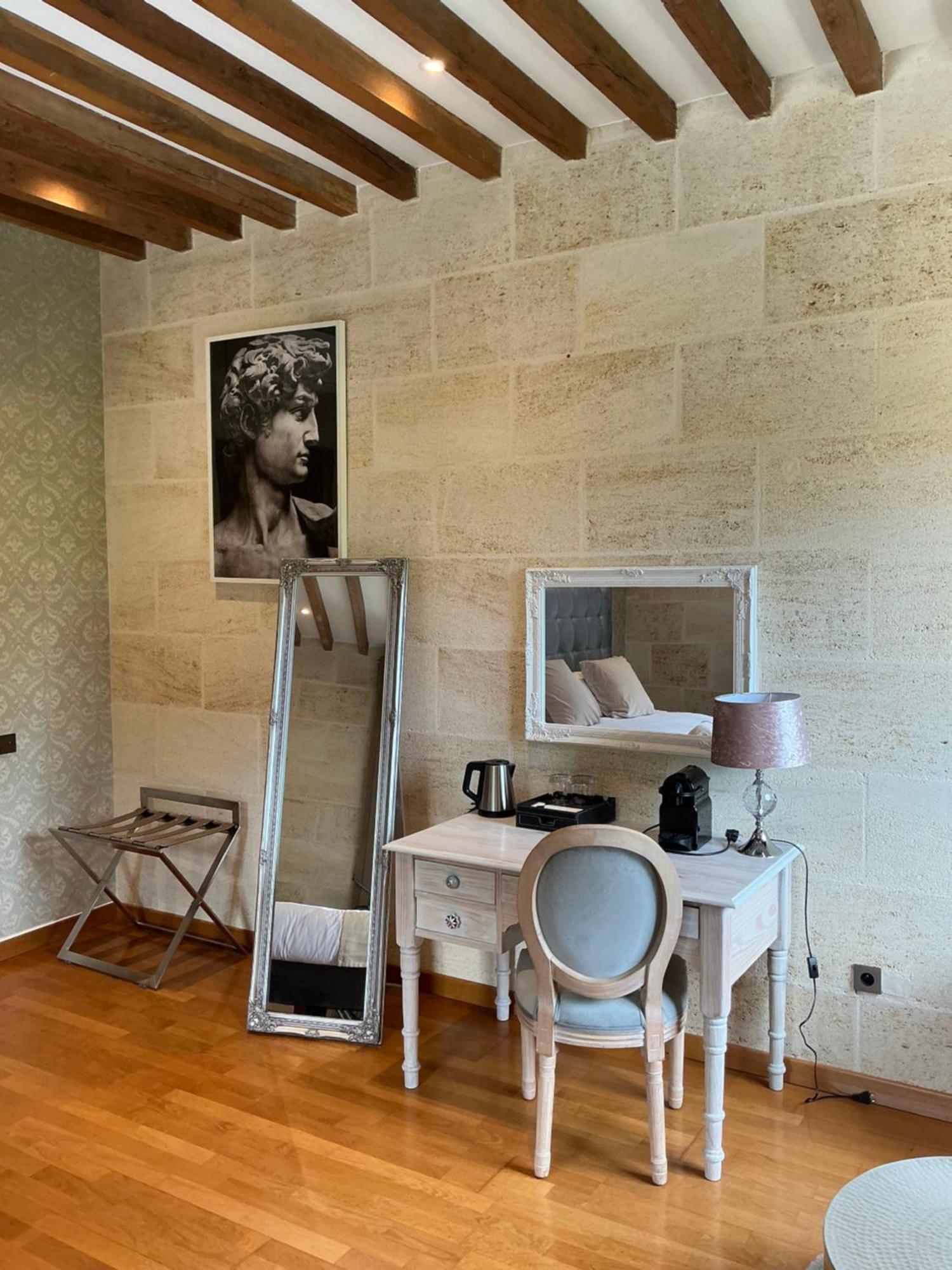 Chateau Hotel Camiac-et-Saint-Denis