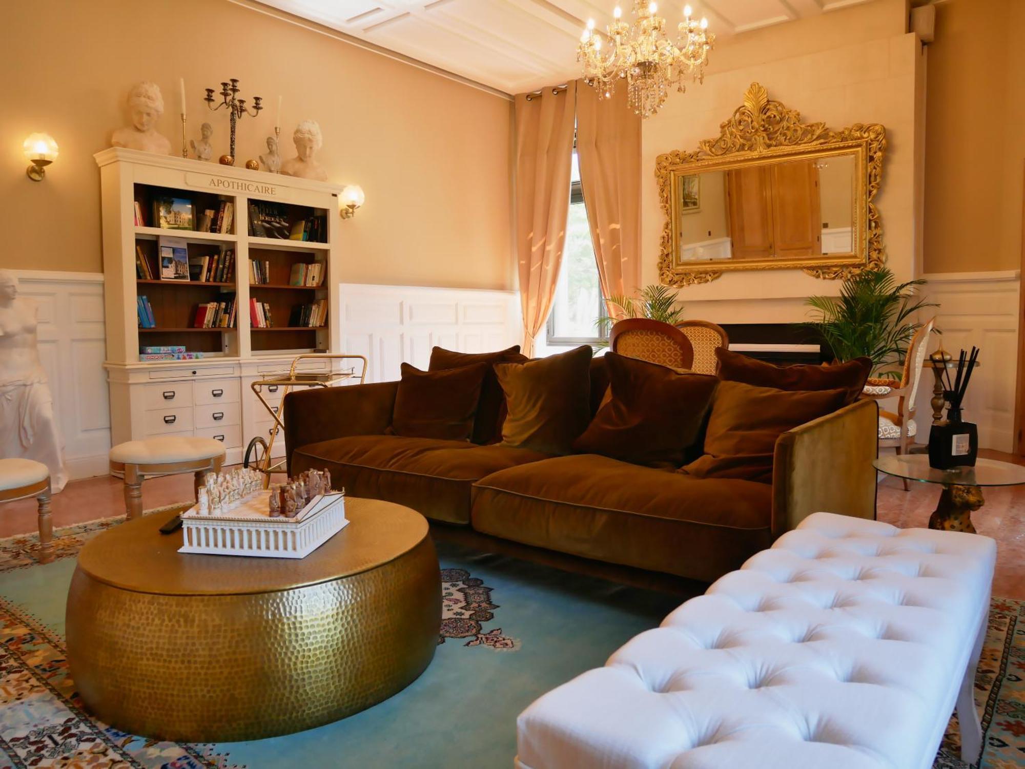 Chateau Hotel Camiac-et-Saint-Denis